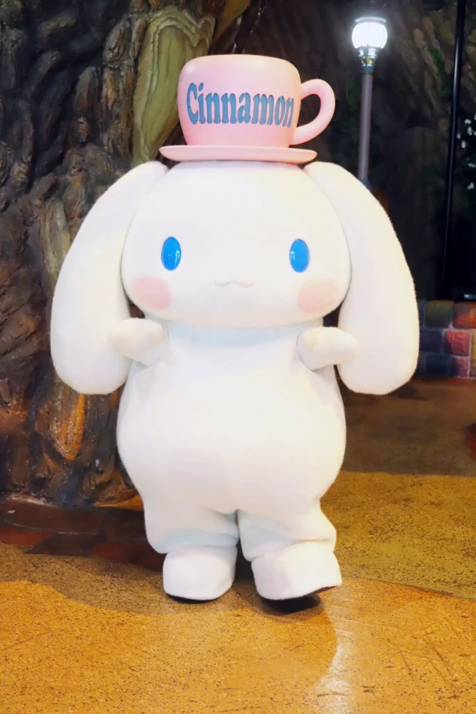 The Sweet Charm of Cinnamon Roll Hello Kitty: A Best Treat for Fans and Foodies Alike 3 Cinnamon Roll
